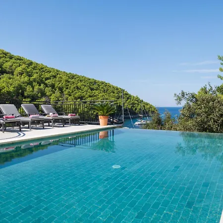Beautiful With Infinity Pool, Hvar Willa