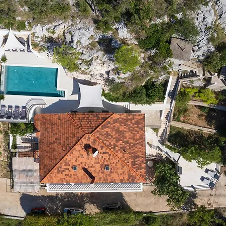Beautiful With Infinity Pool, Hvar Villa *