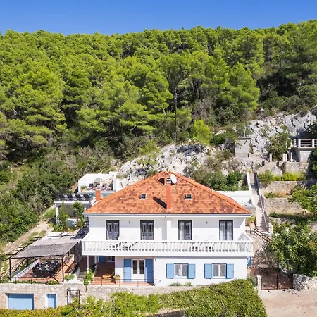 Beautiful With Infinity Pool, Hvar *