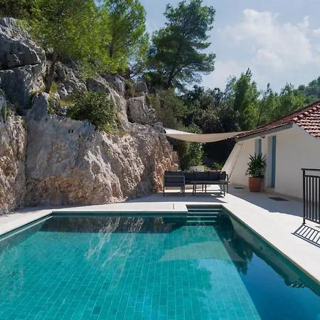 Vila Beautiful With Infinity Pool, Hvar Hvar Town