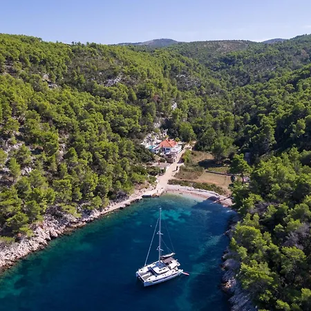 Beautiful With Infinity Pool, Hvar Vila