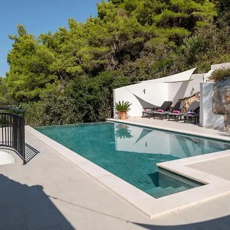 Vila Beautiful With Infinity Pool, Hvar