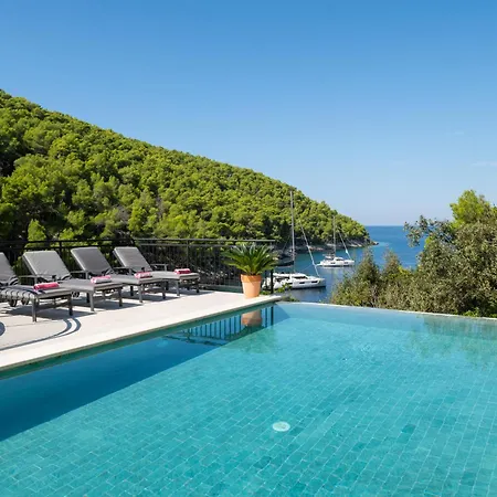 Beautiful With Infinity Pool, Hvar *