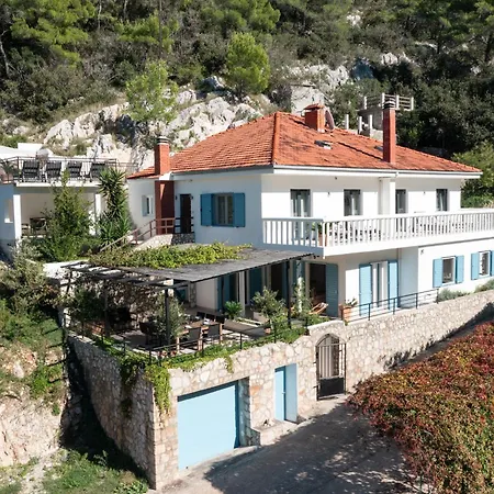 Beautiful With Infinity Pool, Hvar Vila