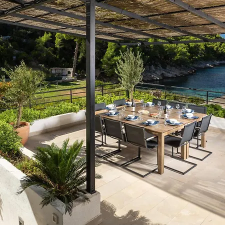 Beautiful With Infinity Pool, Hvar Vila *