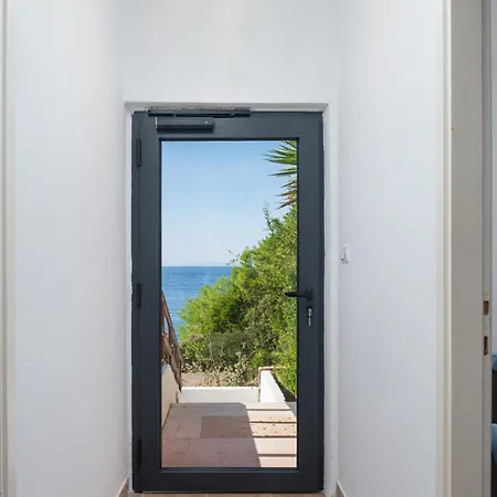 Vila Beautiful With Infinity Pool, Hvar
