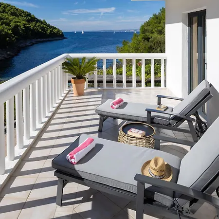Beautiful With Infinity Pool, Hvar *